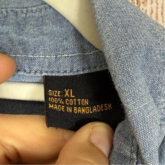 Sandy River, John Deere Chambray Casual Button Down Shirt. Size XL. - Picture 4 of 6